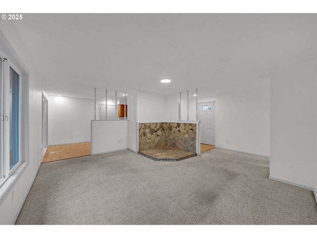 654 Nw BRYANT Ct, Dallas, OR 97338