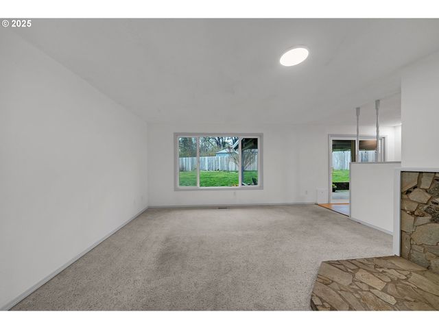 654 Nw BRYANT Ct, Dallas, OR 97338