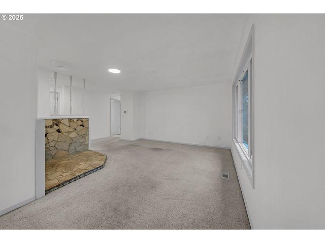 654 Nw BRYANT Ct, Dallas, OR 97338