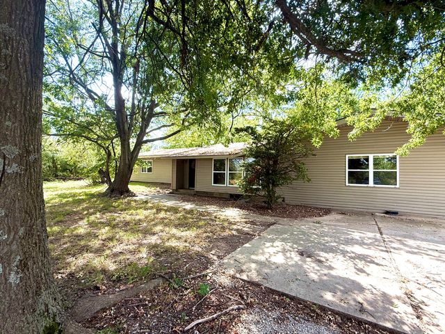 21851 Lawrence 1090, Monett, MO 65708