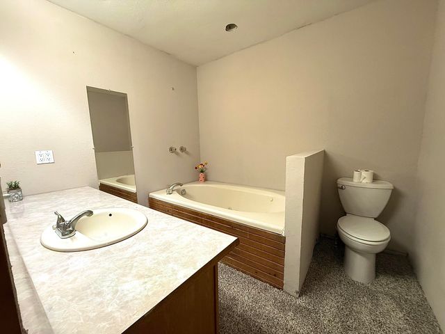 21851 Lawrence 1090, Monett, MO 65708