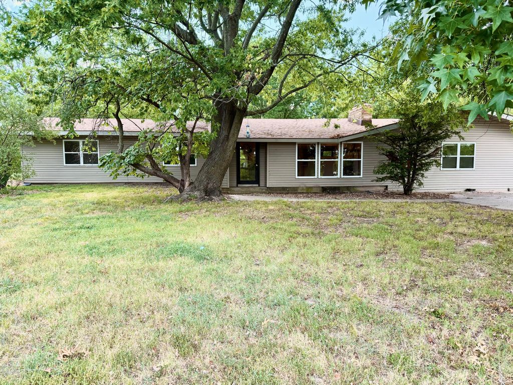 21851 Lawrence 1090, Monett, MO 65708