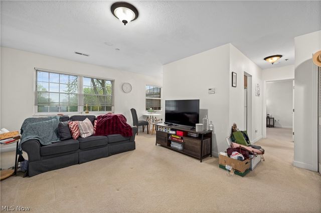 2885 Pease Drive 303, Rocky River, OH 44116