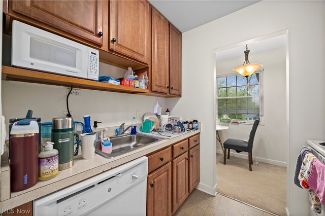 2885 Pease Drive 303, Rocky River, OH 44116