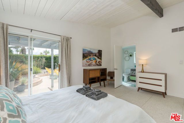 475 E Desert Willow Circle, Palm Springs, CA 92262