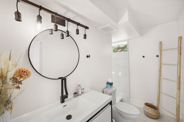 1704 W Tabor Street, Houston, TX 77009