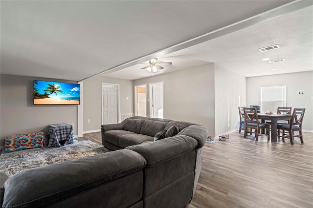 157 Lakeview Drive S, Livingston, TX 77351