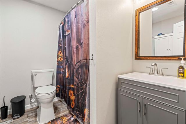 157 Lakeview Drive S, Livingston, TX 77351