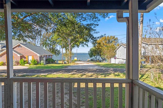 157 Lakeview Drive S, Livingston, TX 77351