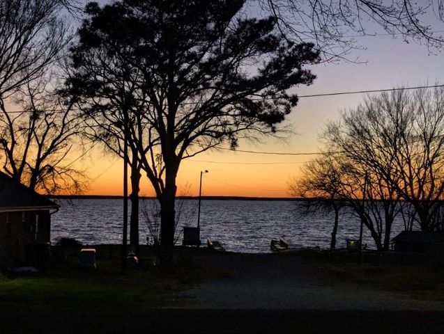 157 Lakeview Drive S, Livingston, TX 77351