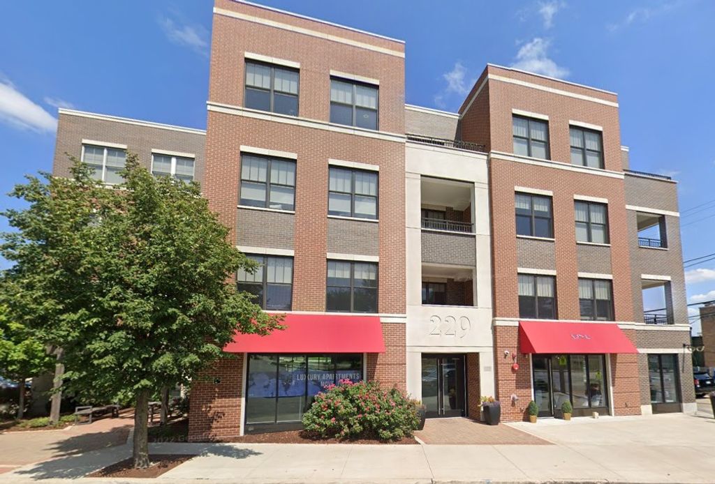 229 Park Avenue 210, Clarendon Hills, IL 60514