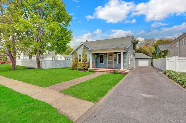 209 Center Bay Drive, West Islip, NY 11795