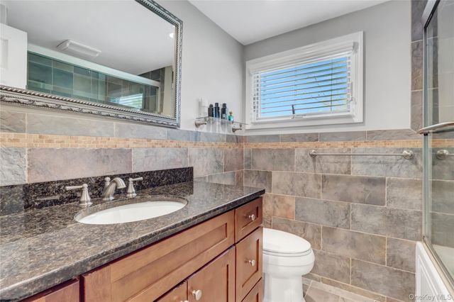 209 Center Bay Drive, West Islip, NY 11795