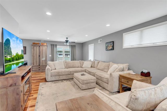 209 Center Bay Drive, West Islip, NY 11795