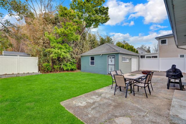 209 Center Bay Drive, West Islip, NY 11795