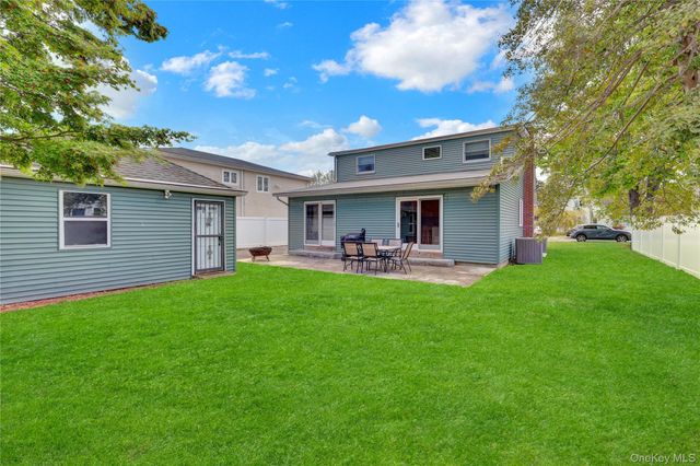 209 Center Bay Drive, West Islip, NY 11795