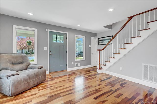 209 Center Bay Drive, West Islip, NY 11795