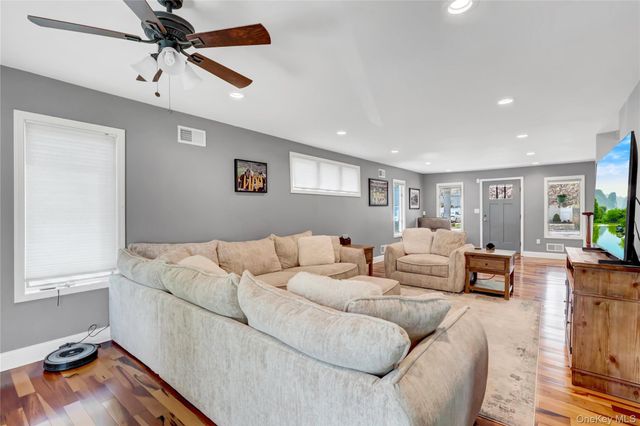 209 Center Bay Drive, West Islip, NY 11795