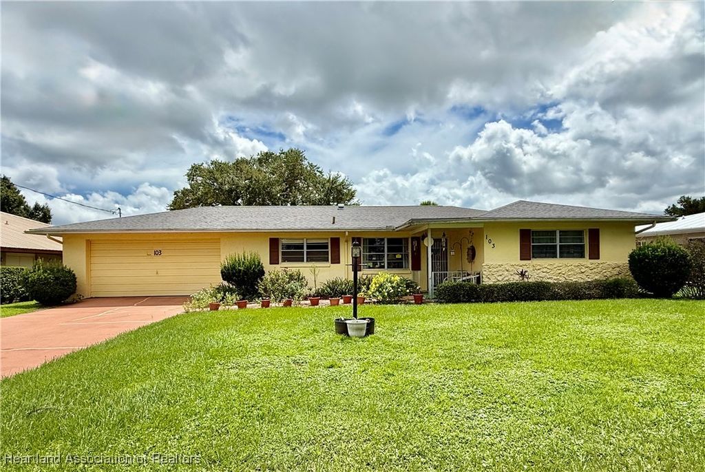 103 Murray Court NW, Lake Placid, FL 33852