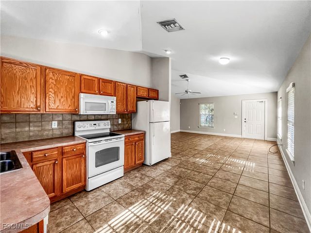 13437 1st ST, Fort Myers, FL 33905