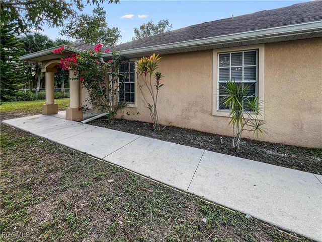 13437 1st ST, Fort Myers, FL 33905