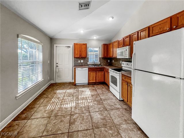 13437 1st ST, Fort Myers, FL 33905