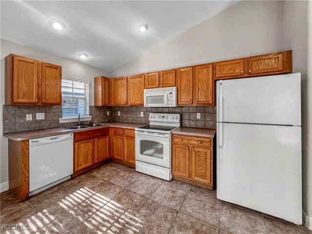 13437 1st ST, Fort Myers, FL 33905