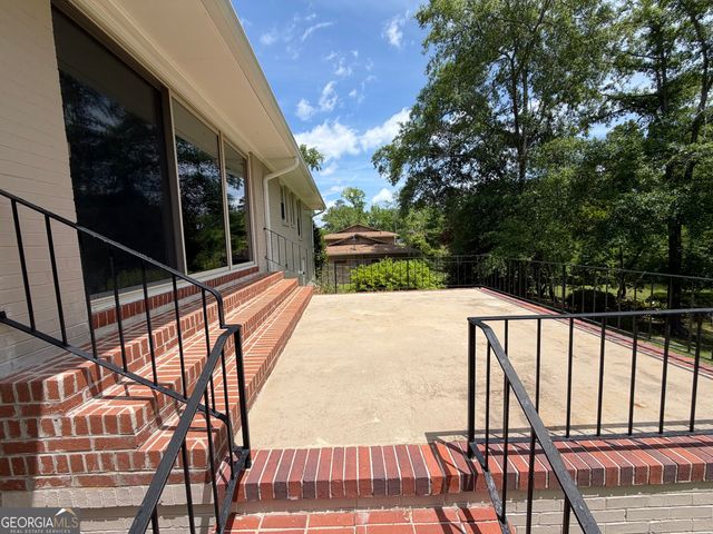 2950 Thornwood Drive, Macon, GA 31204