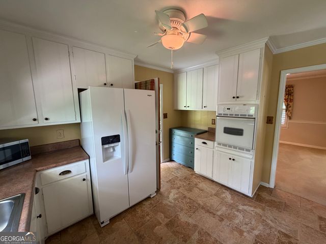 2950 Thornwood Drive, Macon, GA 31204