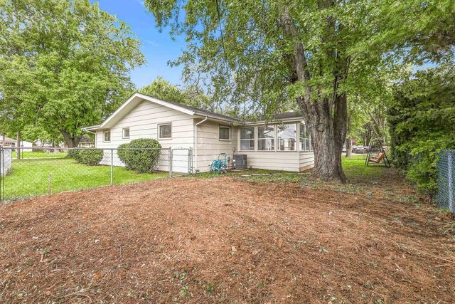 447 Keith Avenue, Crystal Lake, IL 60014