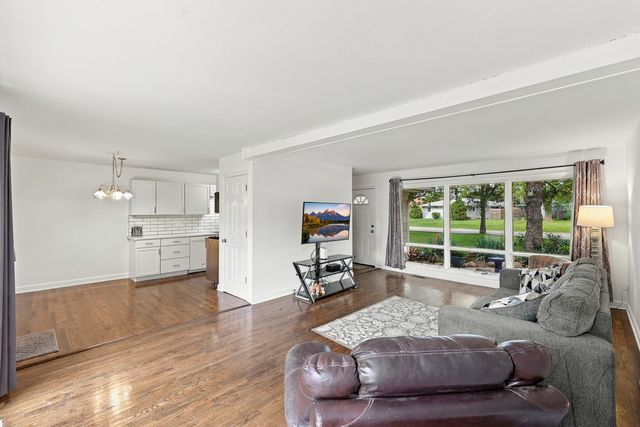 447 Keith Avenue, Crystal Lake, IL 60014