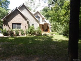3217 Pineview Trail, Genoa Township, MI 48843