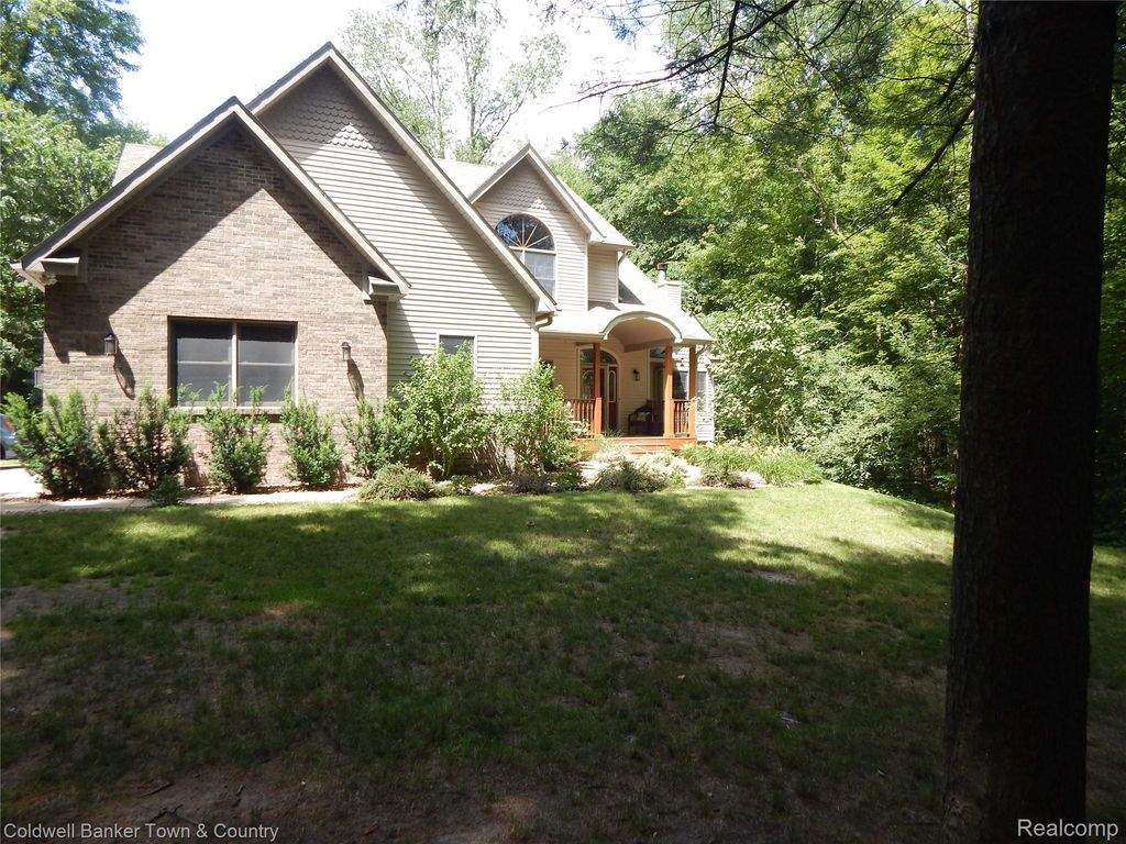 3217 Pineview Trail, Genoa Township, MI 48843