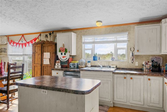 7041 NW County Road 2070, Barry, TX 75102