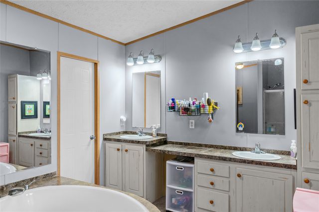 7041 NW County Road 2070, Barry, TX 75102