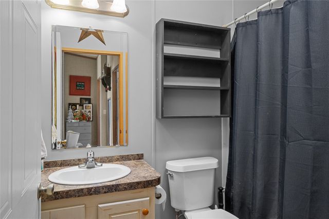 7041 NW County Road 2070, Barry, TX 75102