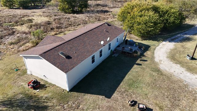 7041 NW County Road 2070, Barry, TX 75102