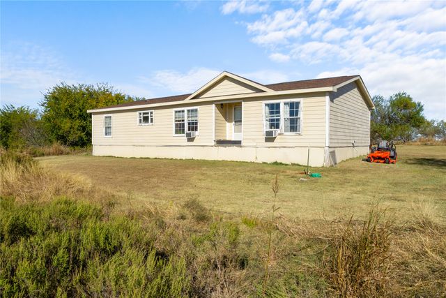 7041 NW County Road 2070, Barry, TX 75102