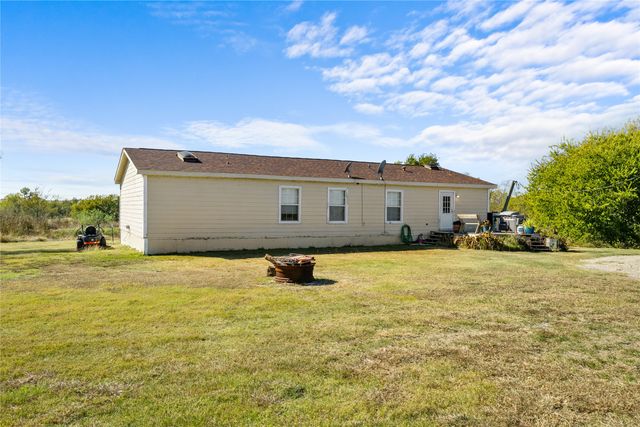 7041 NW County Road 2070, Barry, TX 75102