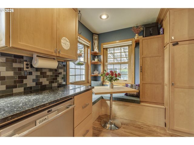 12075 Sw 9TH St, Beaverton, OR 97005