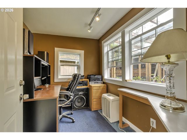 12075 Sw 9TH St, Beaverton, OR 97005