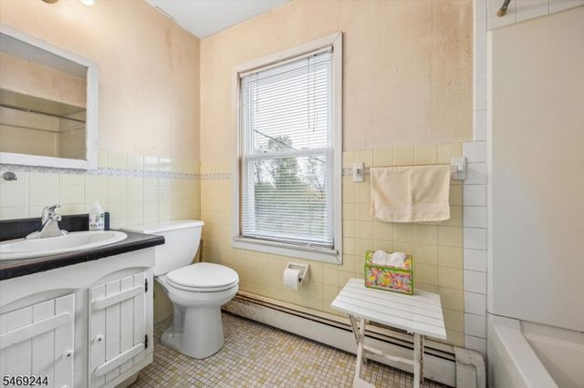 291 Parish Dr, Wayne Twp., NJ 07470