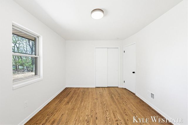 2926 Chamberlain Avenue, Grand Rapids, MI 49508