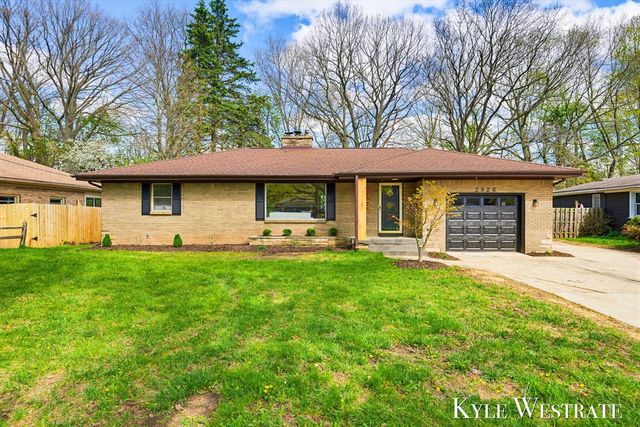 2926 Chamberlain Avenue, Grand Rapids, MI 49508