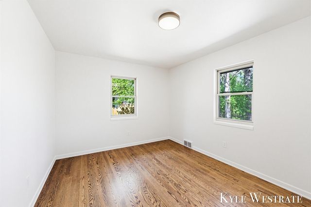 2926 Chamberlain Avenue, Grand Rapids, MI 49508