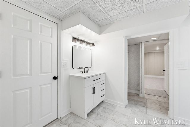 2926 Chamberlain Avenue, Grand Rapids, MI 49508