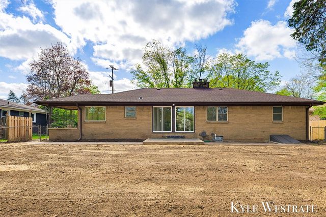 2926 Chamberlain Avenue, Grand Rapids, MI 49508