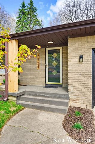 2926 Chamberlain Avenue, Grand Rapids, MI 49508