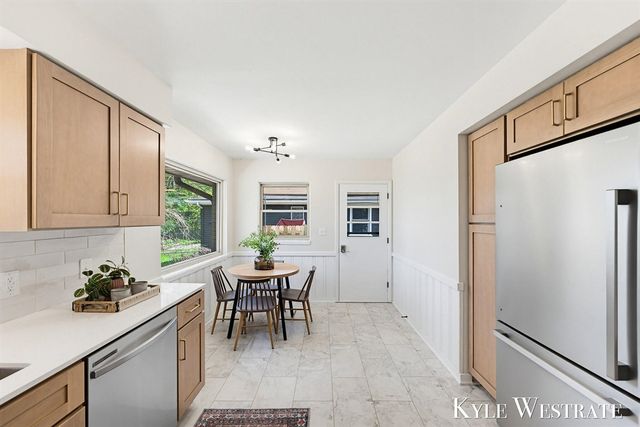 2926 Chamberlain Avenue, Grand Rapids, MI 49508