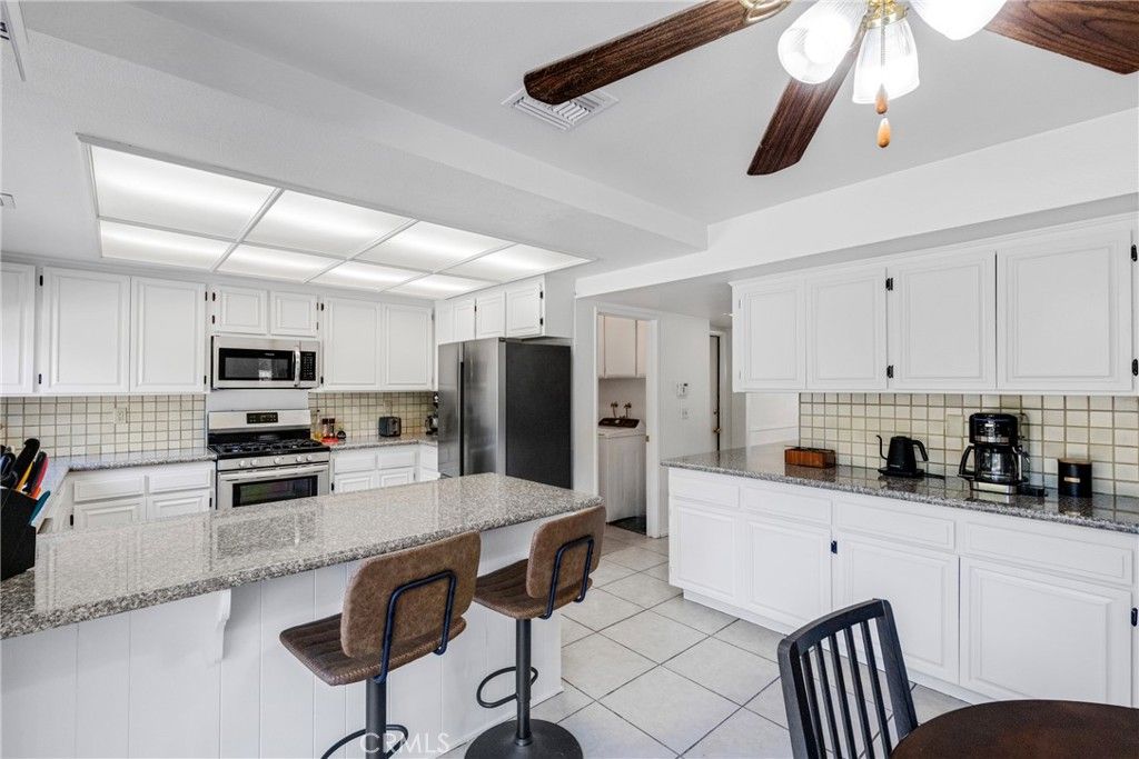 Image 10 of property listing at 10628 Alabama Avenue, Chatsworth, CA 91311